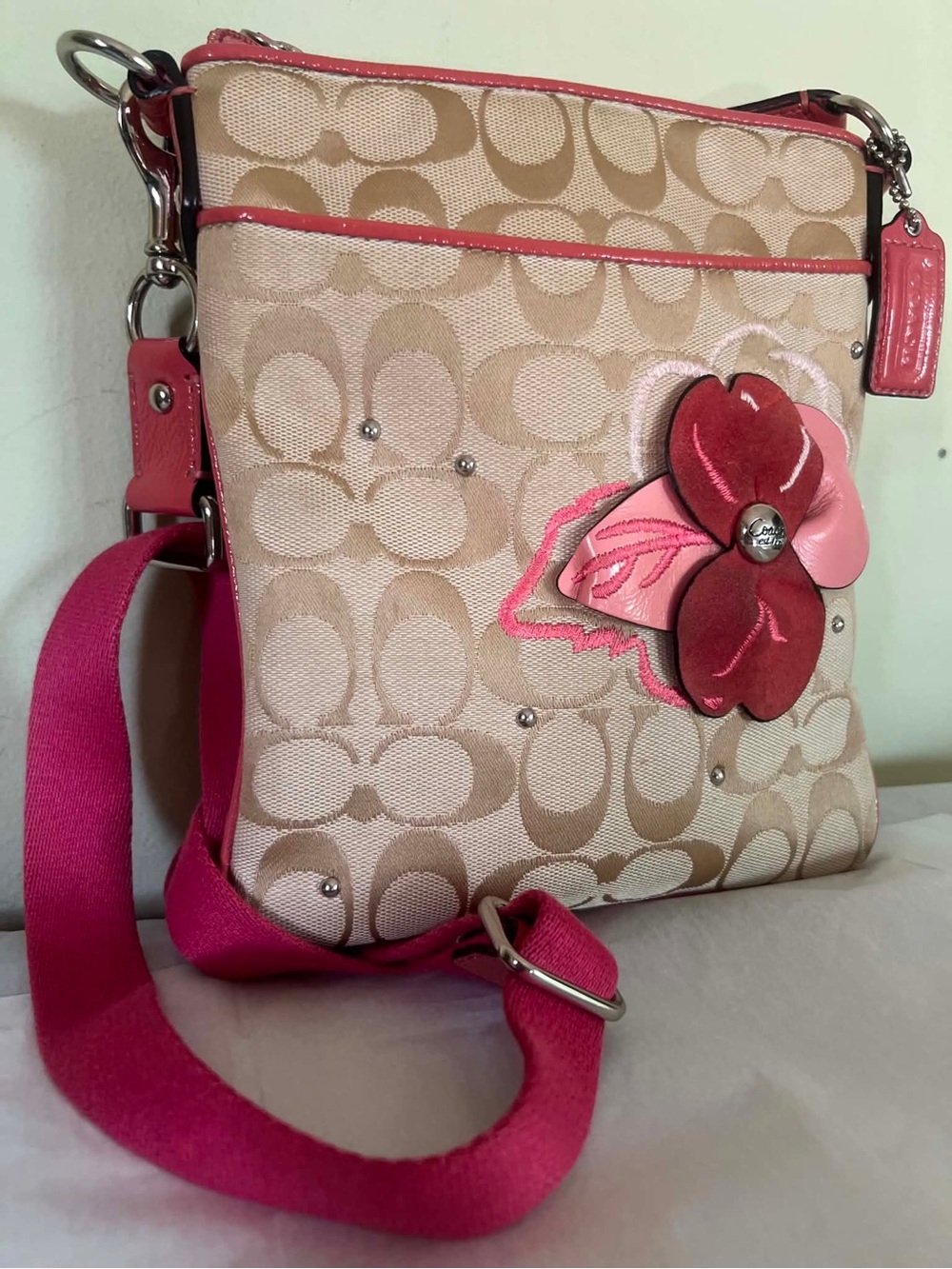 Coach Beige Signature Crossbody with Pink Floral Accent - Picture 3 of 11